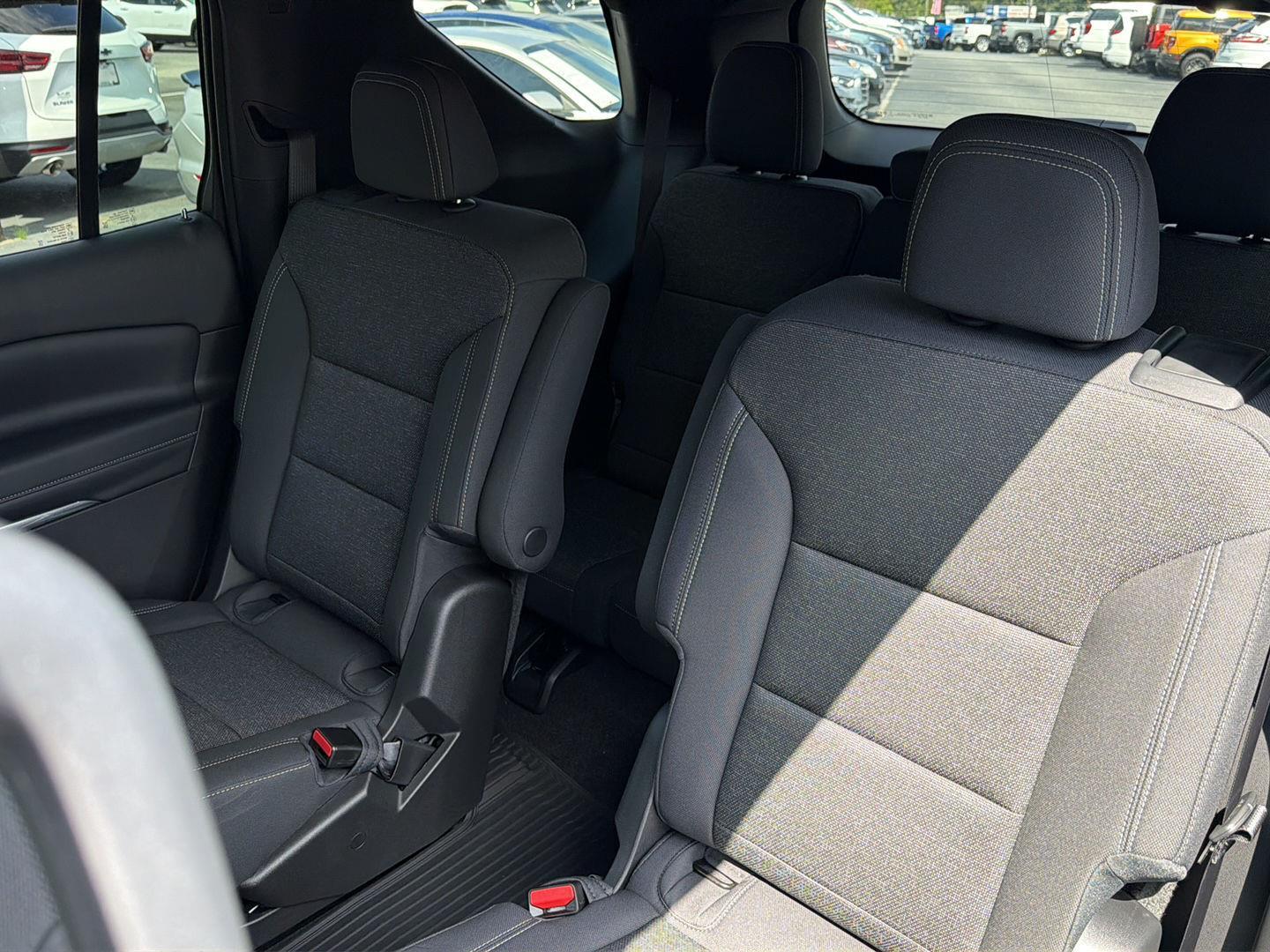 New 2027 Mosaic Black Metallic Chevrolet FWD LT image 30