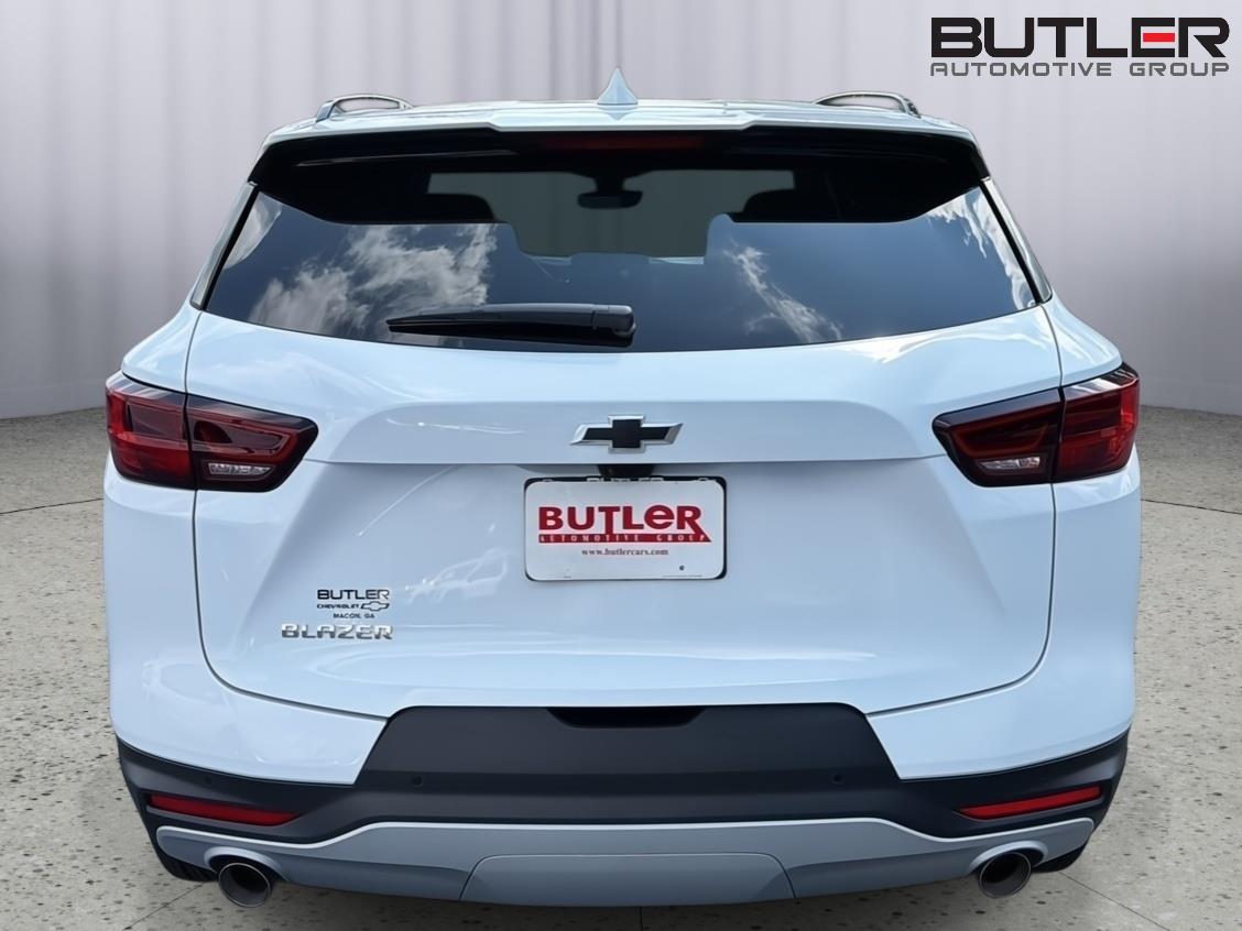 New 2026 Summit White Chevrolet LT image 5