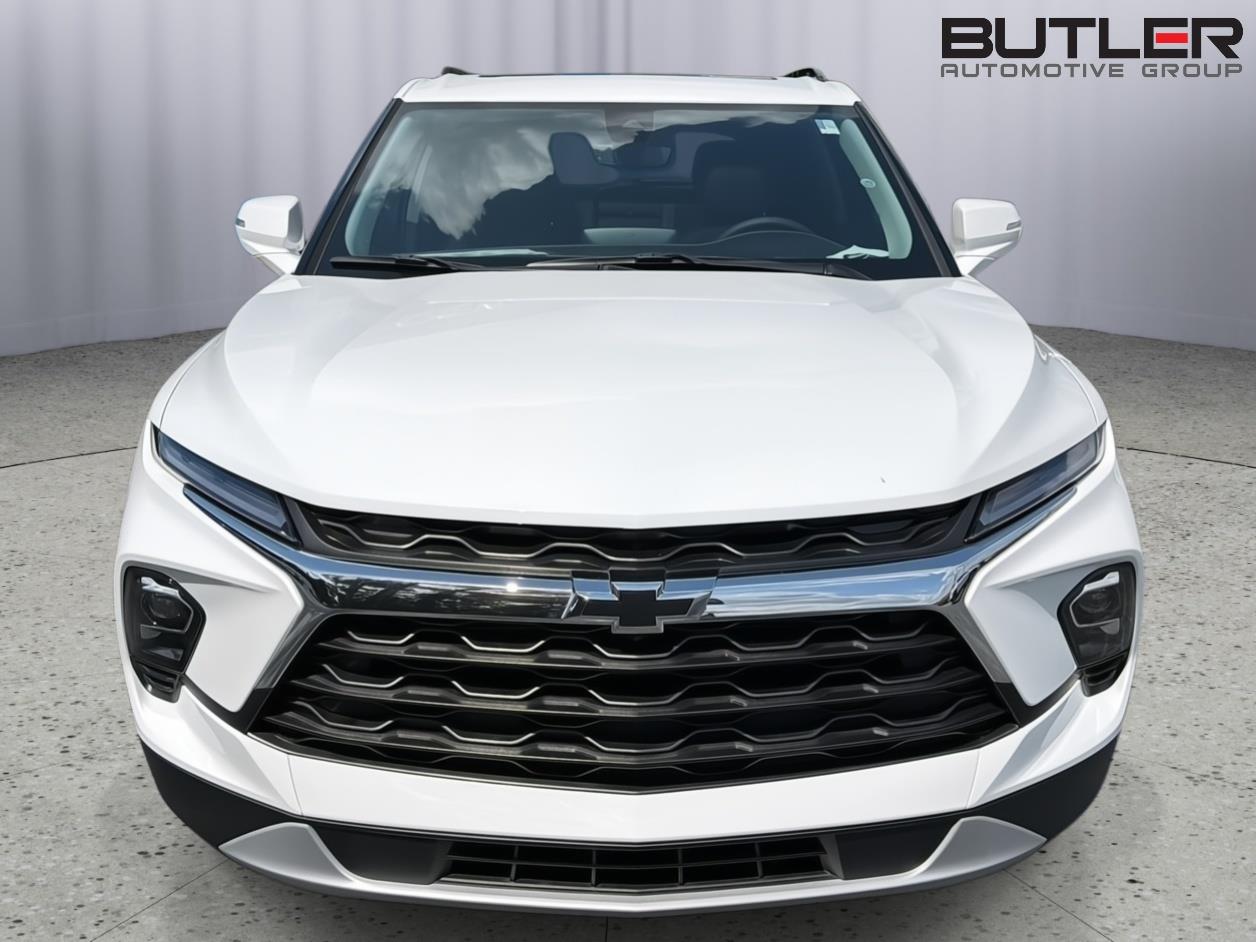 New 2026 Summit White Chevrolet LT image 9