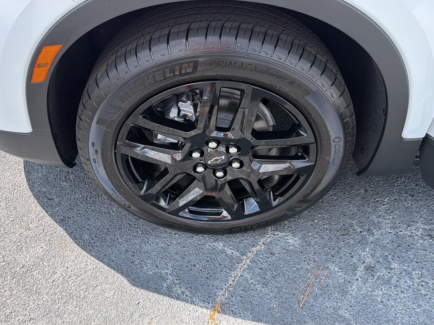 New 2026 Summit White Chevrolet LT image 37