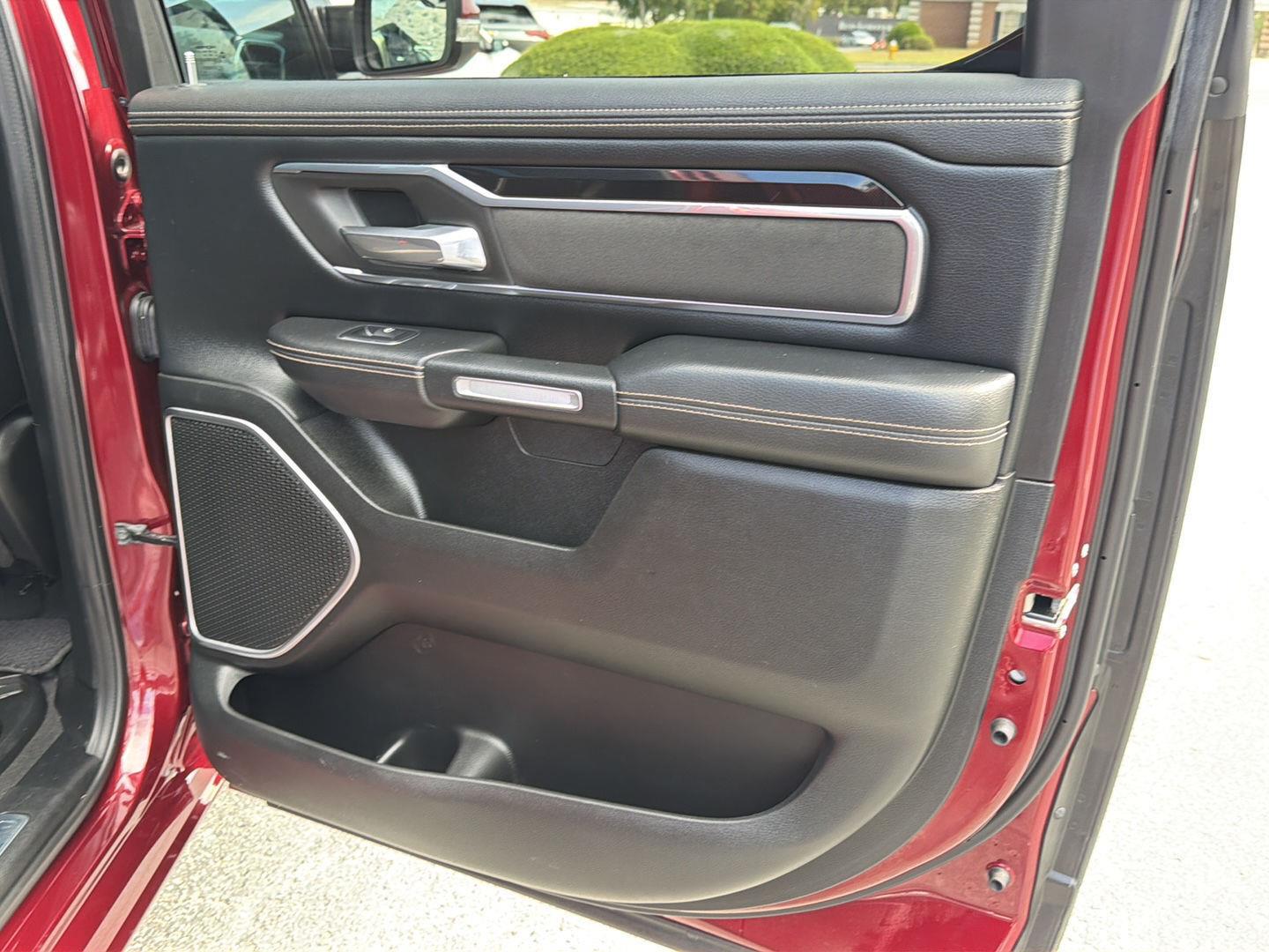 Used 2019 Delmonico Red Pearlcoat Ram Laramie image 15