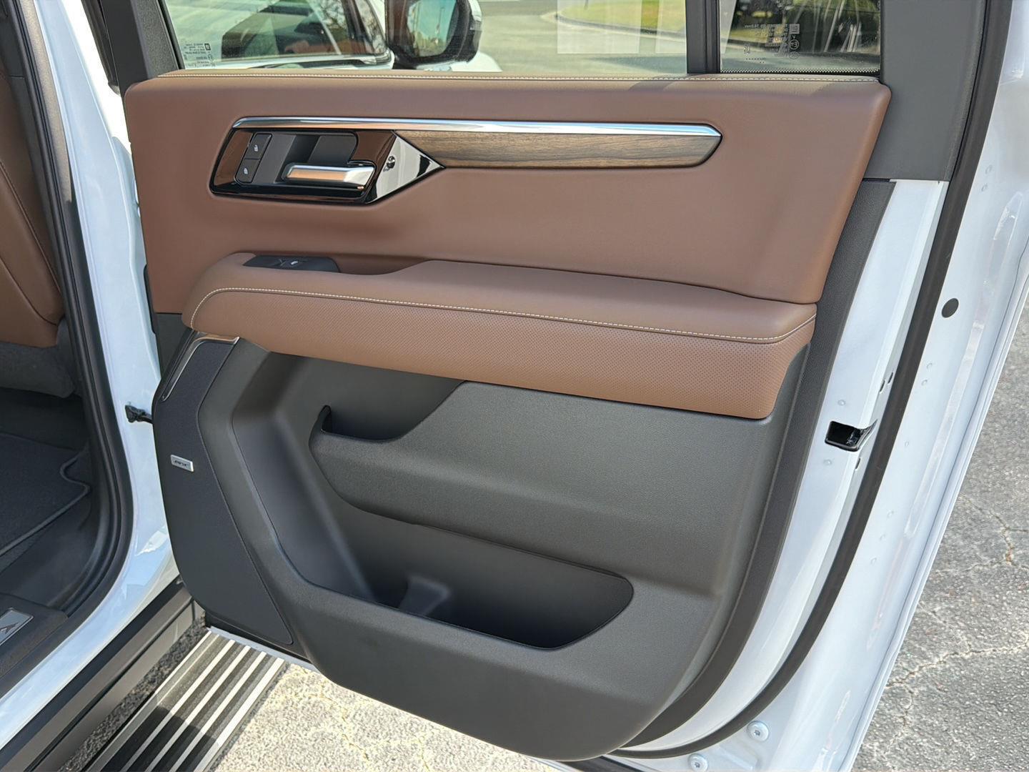 New 2026 Polar White Tricoat Chevrolet High Country image 17