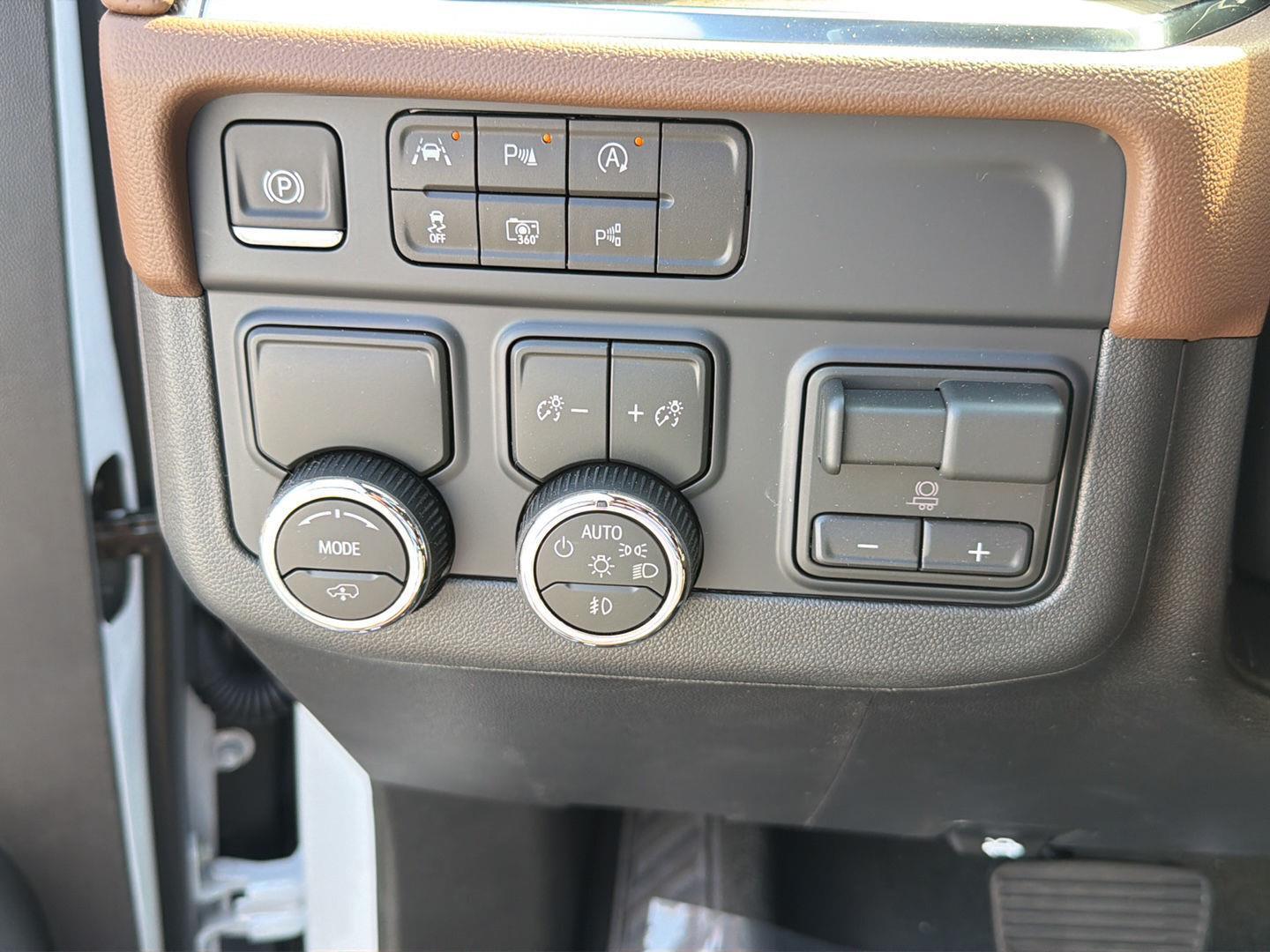 New 2026 Polar White Tricoat Chevrolet High Country image 21