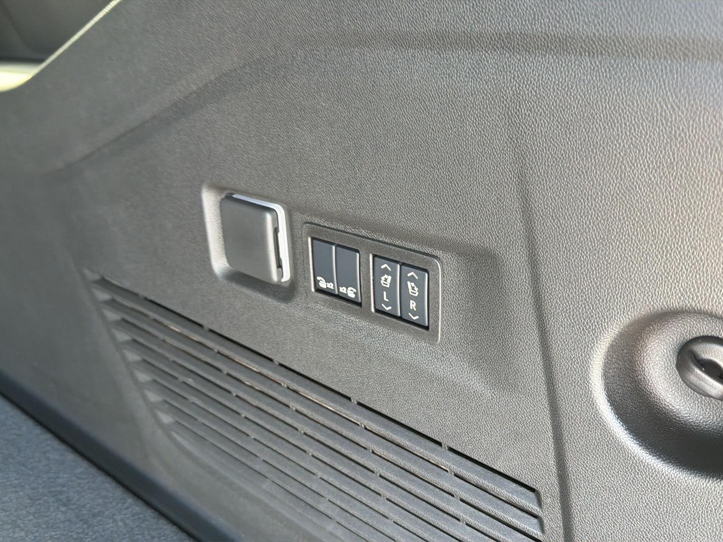 New 2026 Polar White Tricoat Chevrolet High Country image 38