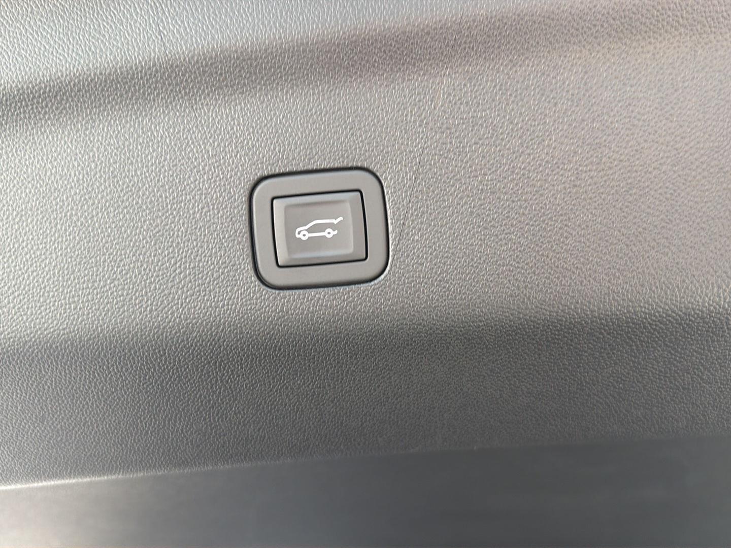 New 2026 Polar White Tricoat Chevrolet High Country image 39