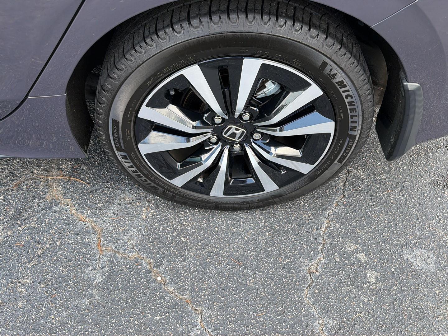 Used 2023 Smokey Mauve Pearl Honda EX-L image 37
