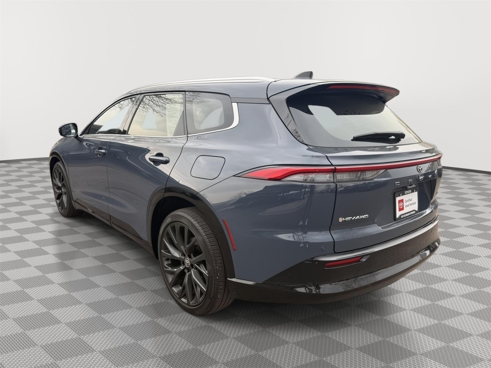 View vehicle photo 6