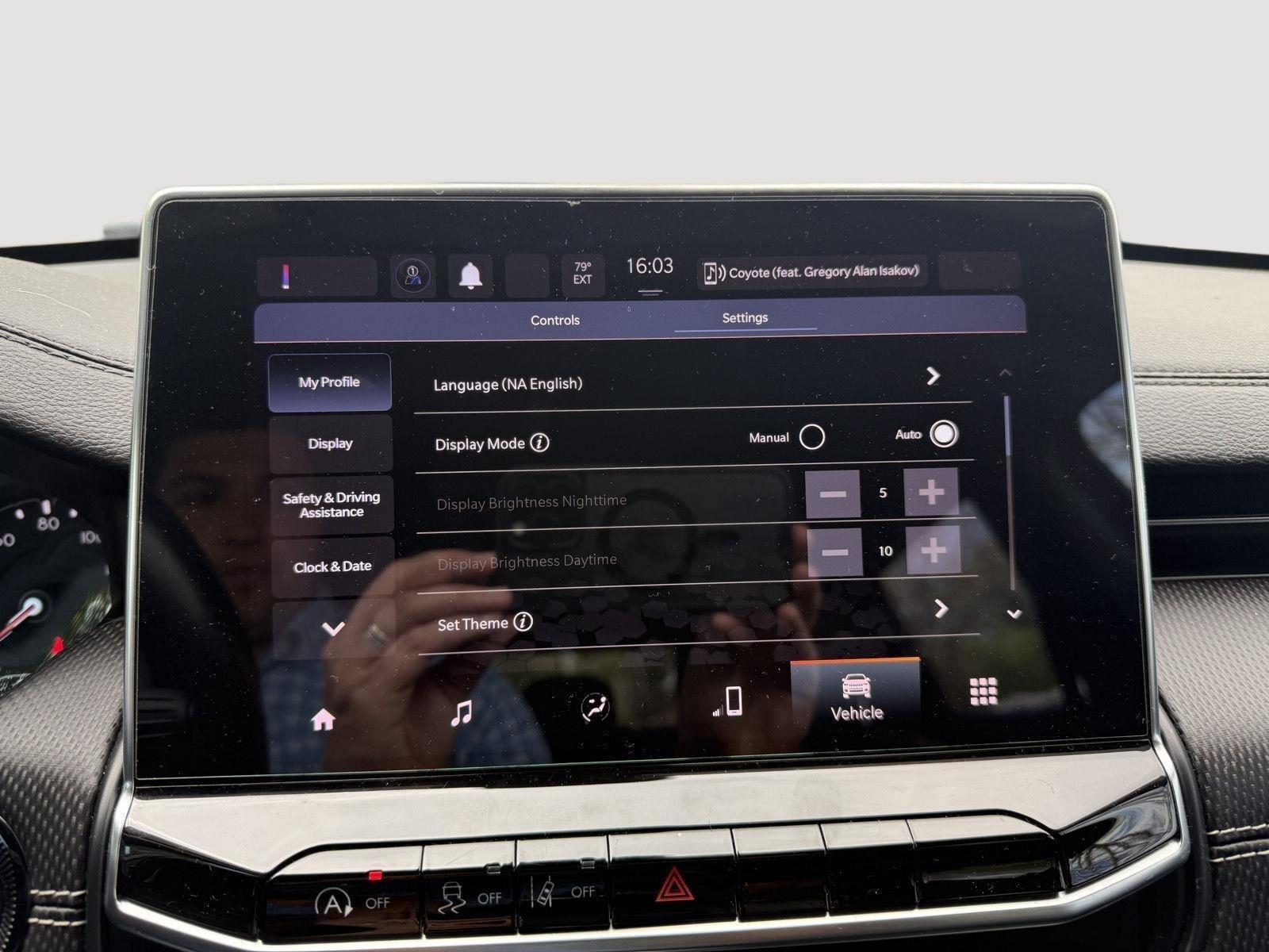 View vehicle photo 4