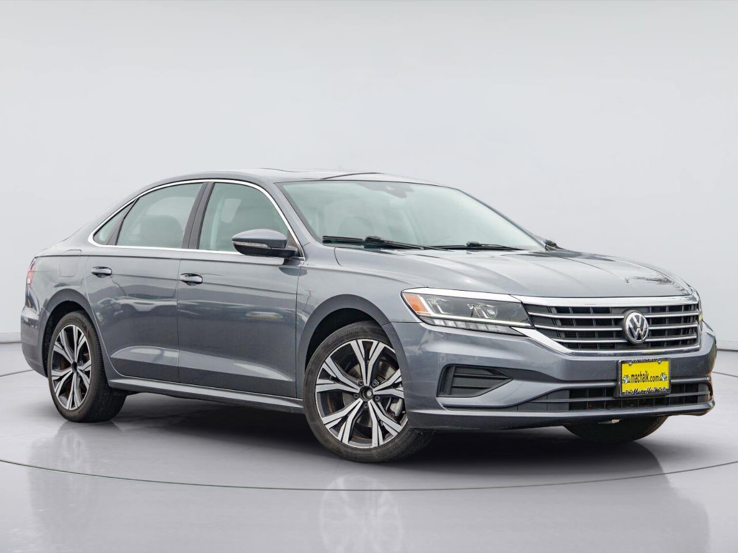 2022 Volkswagen Passat Sedan Front-Wheel Drive 6-Speed Automatic