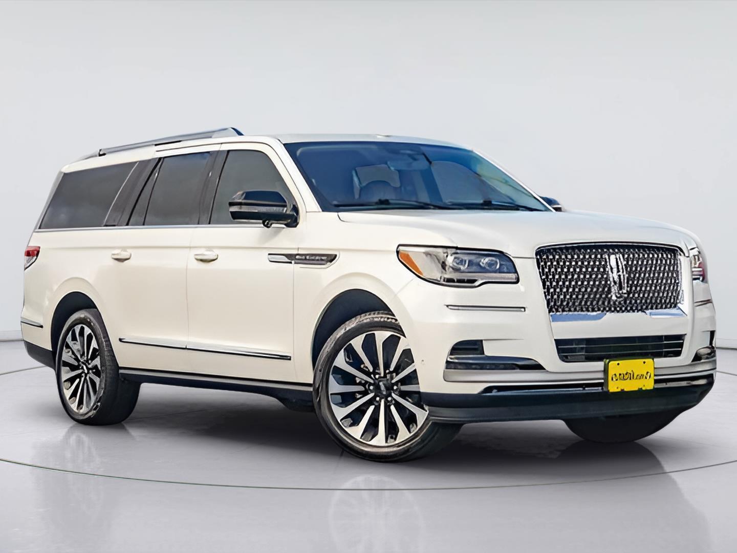 Pristine White Metallic Tri-Coat 2024 Lincoln Navigator SUV / Crossover Four-Wheel Drive Automatic