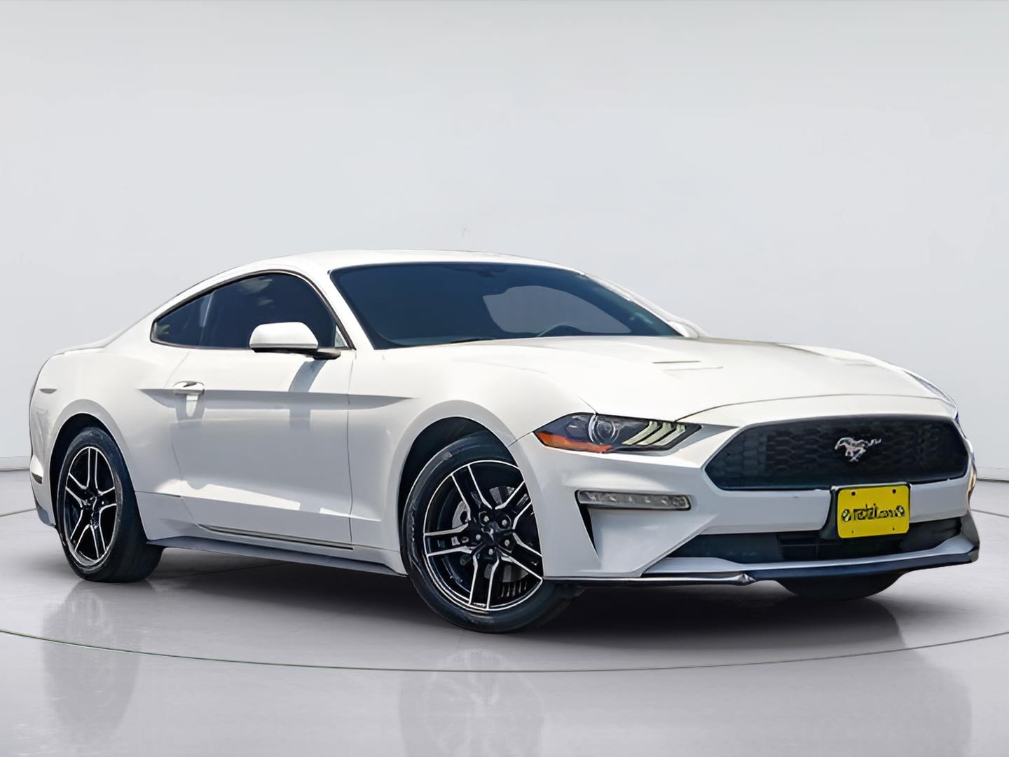 Oxford White 2018 Ford Mustang Coupe Rear-Wheel Drive Automatic