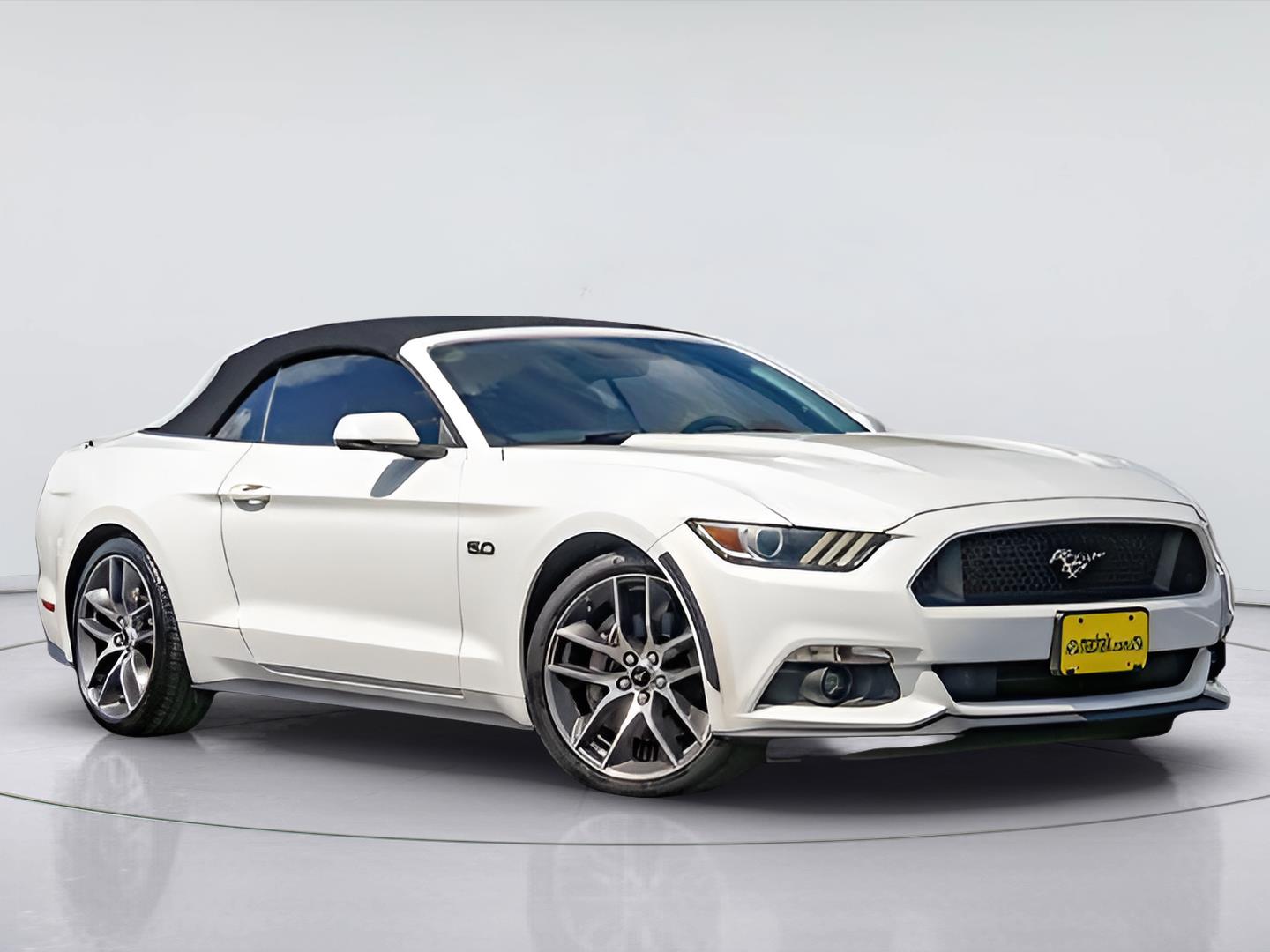 Oxford White 2015 Ford Mustang Convertible Rear-Wheel Drive 6-Speed Manual