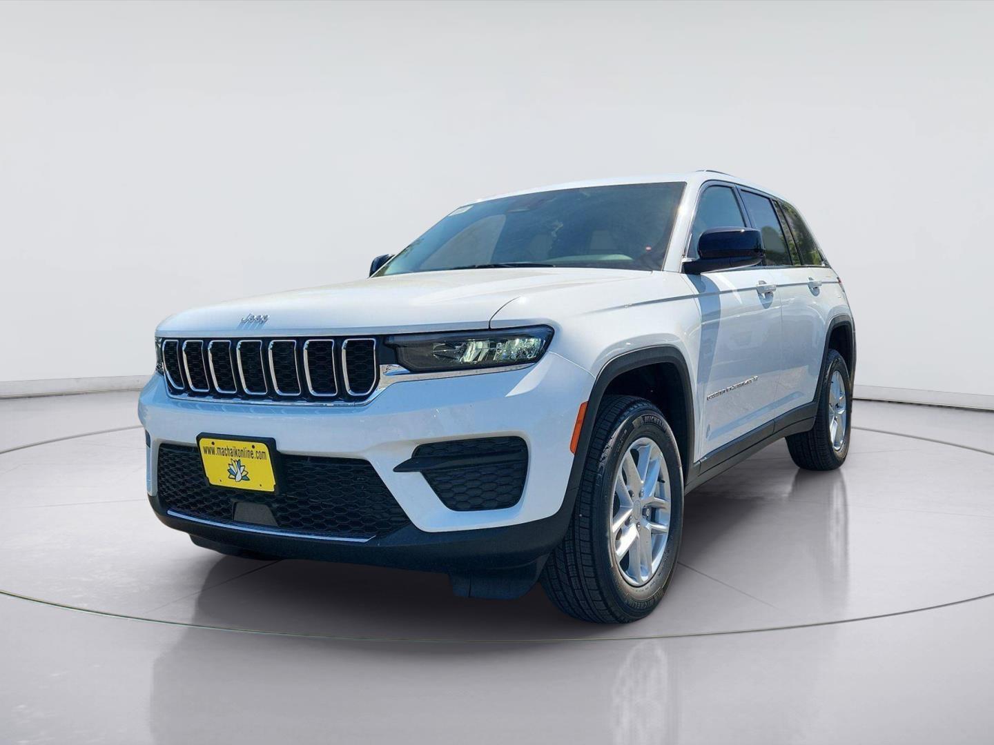 Bright White Clearcoat 2026 Jeep Grand Cherokee SUV / Crossover 4X2 8-Speed Automatic