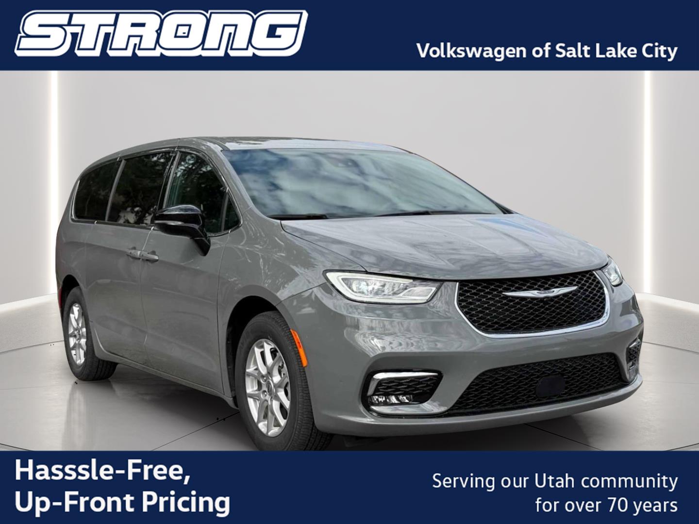 Ceramic Gray Clearcoat 2025 Chrysler Pacifica Minivan Front-Wheel Drive 9-Speed Automatic