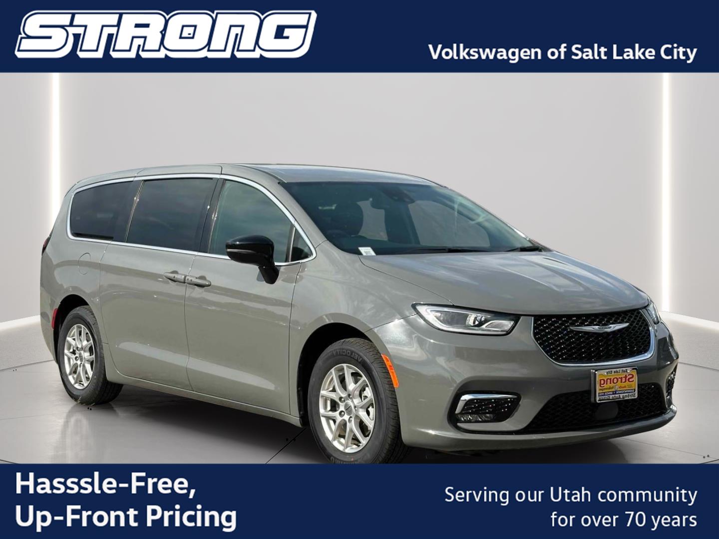 Ceramic Gray Clearcoat 2025 Chrysler Pacifica Minivan Front-Wheel Drive 9-Speed Automatic