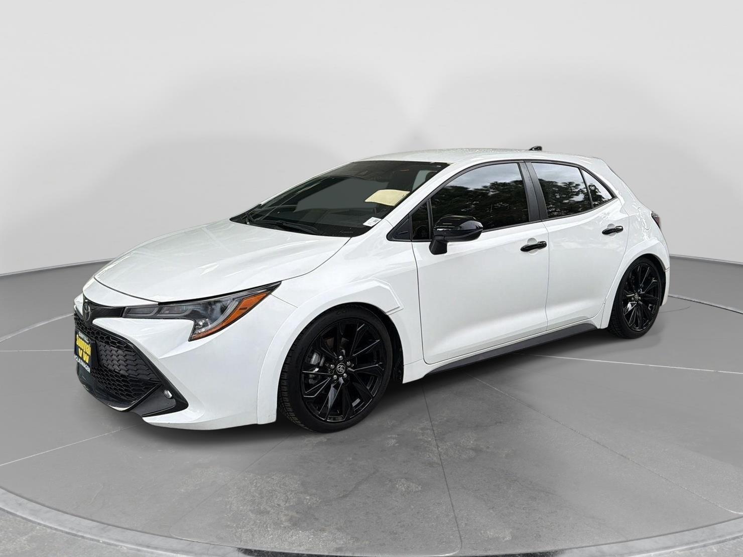 Super White 2022 Toyota Corolla Hatchback SE Nightshade Edition FWD Hatchback Front-Wheel Drive Continuously Variable Transmission
