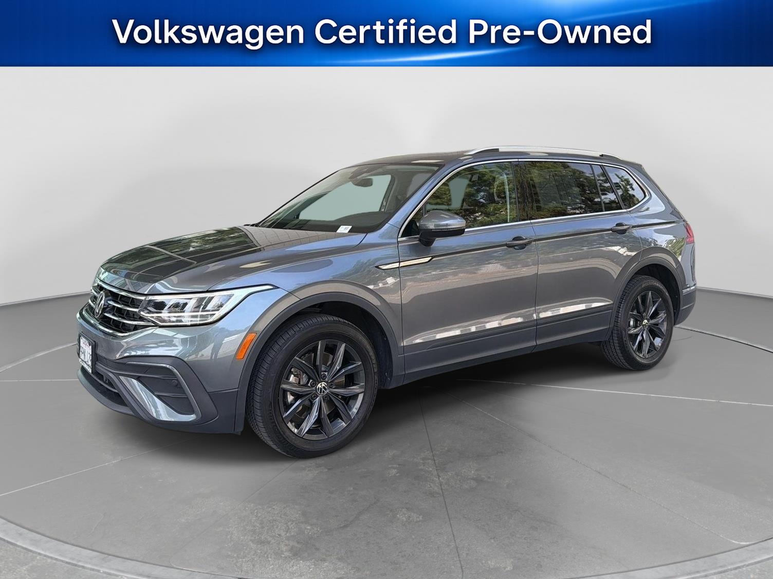 Platinum Gray Metallic 2024 Volkswagen Tiguan SE 4Motion SUV / Crossover All-Wheel Drive Automatic