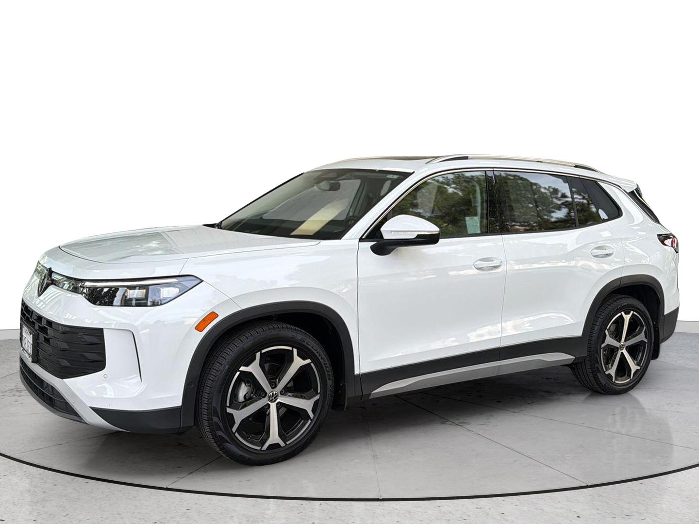 Pure White 2026 Volkswagen Tiguan SUV / Crossover Front-Wheel Drive Automatic