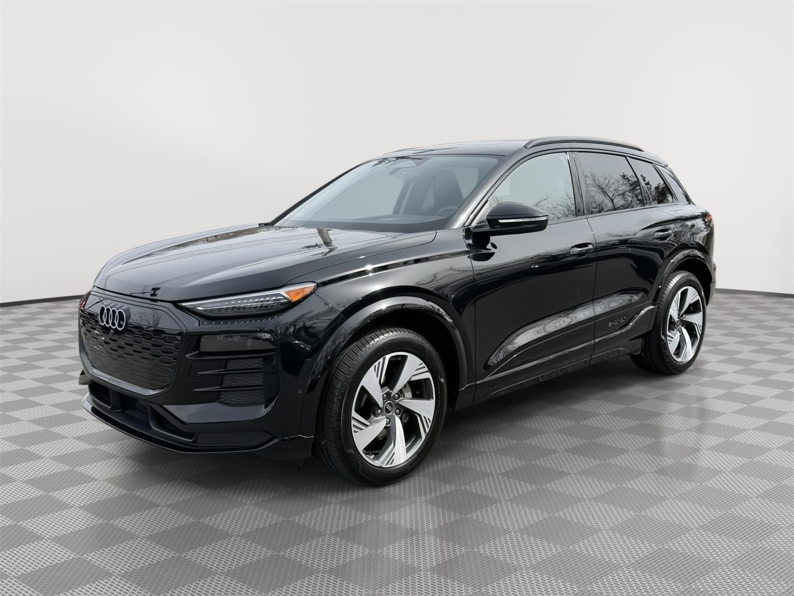 2025 Audi Q6 e-tron quattro Premium Plus