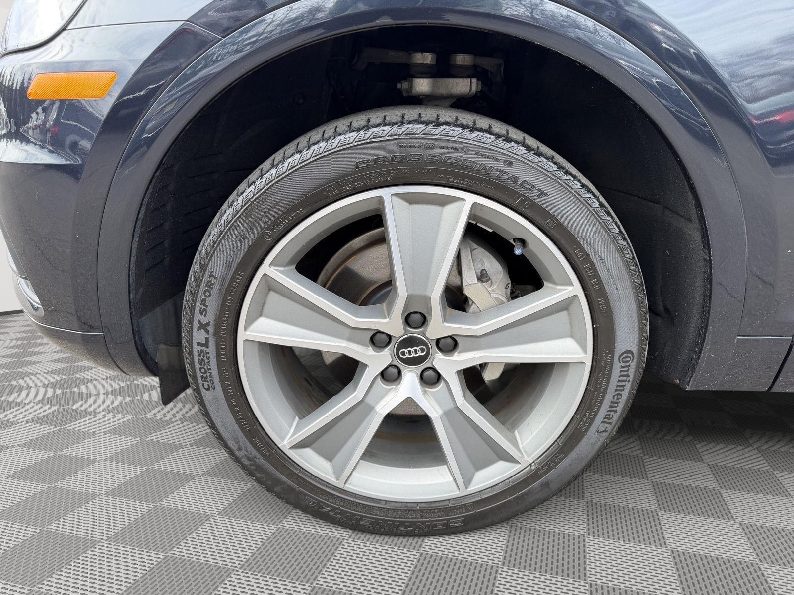 View vehicle photo 7