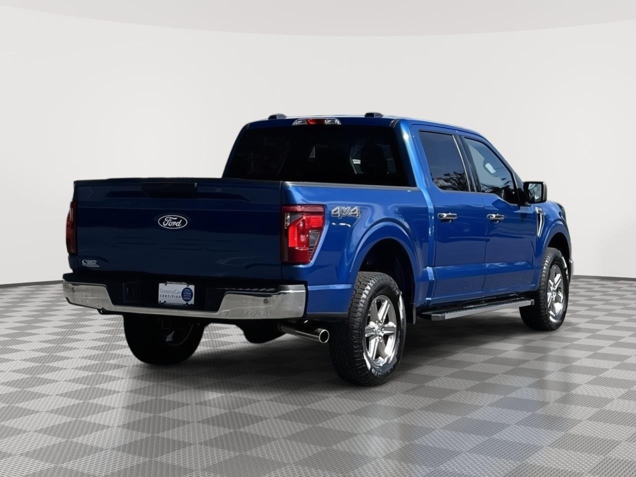 View vehicle photo 7