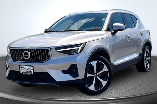 2024 Volvo XC40 Plus Bright Theme
