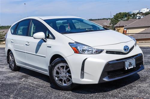 2017 Toyota Prius v Three