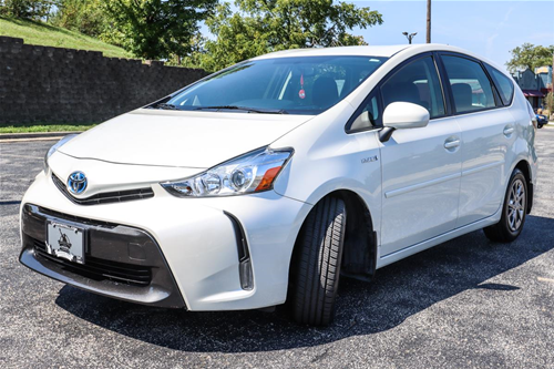 2017 Toyota Prius v Three